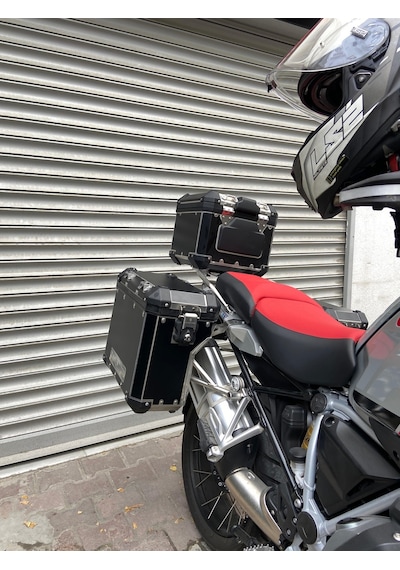 Adventurer Motosiklet Yan Çanta Seti Mat Siyah Kaplama Sticker Etiket Modeli