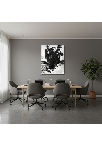 Dikey Kanvas Tablo Salon Duvar Tablosu Salıncakta Atatürk Yeni Ev Hediyesi Ofis Tablosu