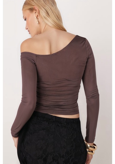 Armonika Kadın Kahve Asimetrik Yaka Uzun Kol Crop Bluz Arm-26k042007