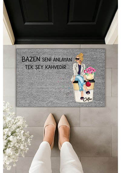 Rugmood Modern Dijital Baskı - Bazen Seni Anlayan Tek Şey Kahvedir Yazılı - Kapı Önü Paspası Gri