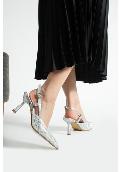 Lebibe Shoes Lısa Kadın Gümüş Sivri Burun 7 Cm Topuklu Çiçek Dantel Desenli Rugan Slingback Ayakkabı Lebibe Shoes Lısa Kadın Gümüş Sivri Burun 7 Cm Topuklu Çiçek Dantel Desenli Rugan Slingback Ayakkabı