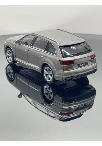 1.36 Ölçek Audi Q7 Metal Oyuncak Araba - Gri