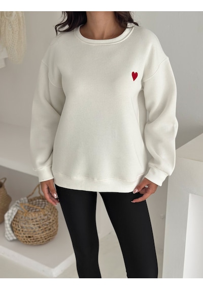 Kadın Kalp Nakışlı Sweatshirt Sade & Sevgi Dolu Stil Beyaz