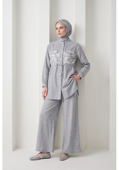 Armine Trend Çiçek Desenli Beli Büzgülü Tunik Ve Geniş Paça Pantolonlu Takım İndigo 26yt6156 Armine Trend Çiçek Desenli Beli Büzgülü Tunik Ve Geniş Paça Pantolonlu Takım İndigo 26yt6156