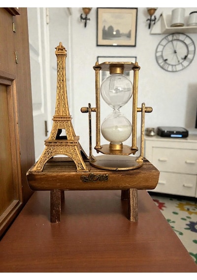 Eyfel Kulesi Cam Kum Saati Dekoratif Biblo Figür Ahşap Standlı Modern Ev Dekorasyon Hediyelik Eşya 20x14cm