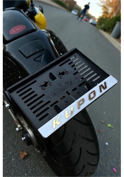 Motorsiklet Kupon Plakalık Sarı Kabartmalı Krom Yazı 1 Adet Motor Plakası