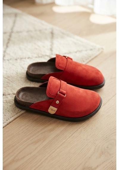 Shoetek Ralena Kadın Terlik Bantlı Tokalı Kırmızı Süet Shoetek Ralena Kadın Terlik Bantlı Tokalı Kırmızı Süet