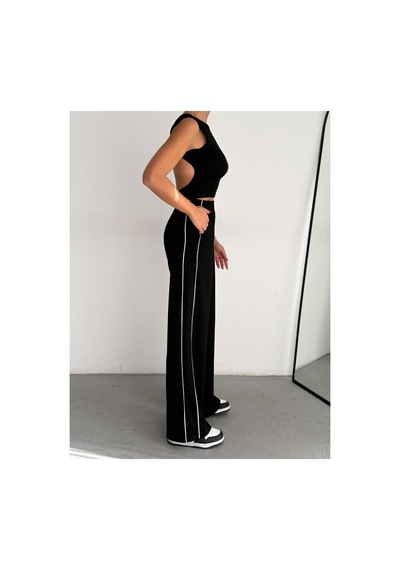 Gugus Kadın Trend Bol Paça Modal Kumaş Eşofman Altı Çift Cepli Wide Leg Yanları Beyaz Şeritli Siyah--beyaz-şeritli Gugus Kadın Trend Bol Paça Modal Kumaş Eşofman Altı Çift Cepli Wide Leg Yanları Beyaz Şeritli Siyah--beyaz-şeritli