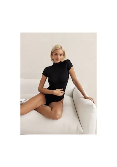 Lirona Fit Kesim - Dik Yaka - Boğazlı Kısa Kol Kancalı Body, Çıtçıtlı Bo Siyah