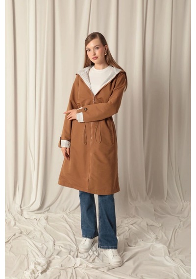 Saklımoda Torino Kumaş Çizgili Garnili Kapüşonlu Kadın Camel Yağmurluk Çok Renkli