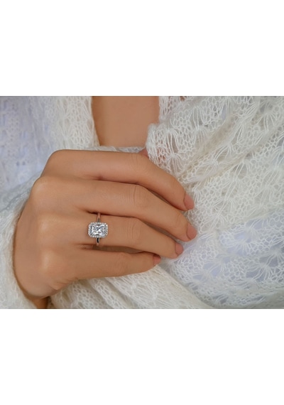 Sirius Pırlanta Ve Emerald Kesim Beyaz Safir Yüzük 0831R0032