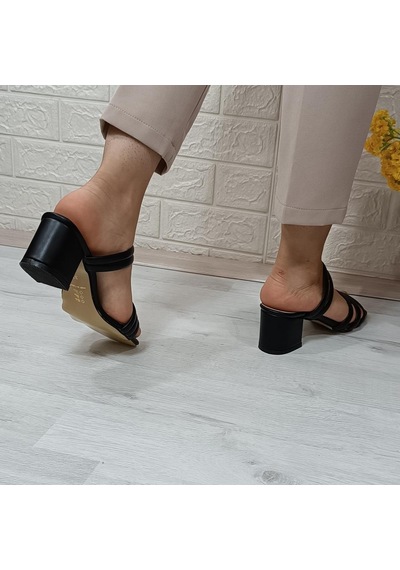 Fiyra 7010 Siyah 5cm Kare Topuk Üç Bant Bayan Terlik Ayakkabı 001