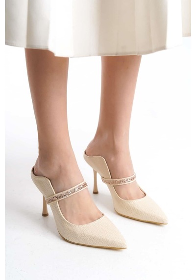 Preshley Kadın Mavera Kırem Rugan 9 Cm İnce Topuklu Sivri Burunlu Arkası Acık Tasarım Stiletto Krem Preshley Kadın Mavera Kırem Rugan 9 Cm İnce Topuklu Sivri Burunlu Arkası Acık Tasarım Stiletto Krem