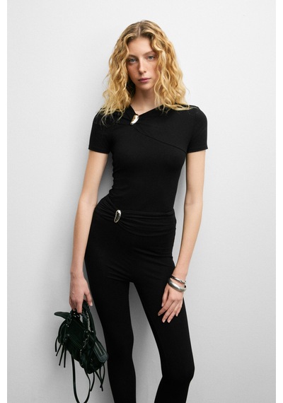 Grımelange Fasley Kadın Yumuşak Ve Esnek Kumaşlı Toka Detaylı Slim Fit Siyah Bluz Siyah Grımelange Fasley Kadın Yumuşak Ve Esnek Kumaşlı Toka Detaylı Slim Fit Siyah Bluz Siyah