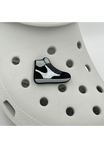 Crocs Terlik Süsü Ve Aksesuarı , Çanta Süsü Jibbitz 3d Ayakkabı 04 Görsel Logo Aksesuar Gri-siyah