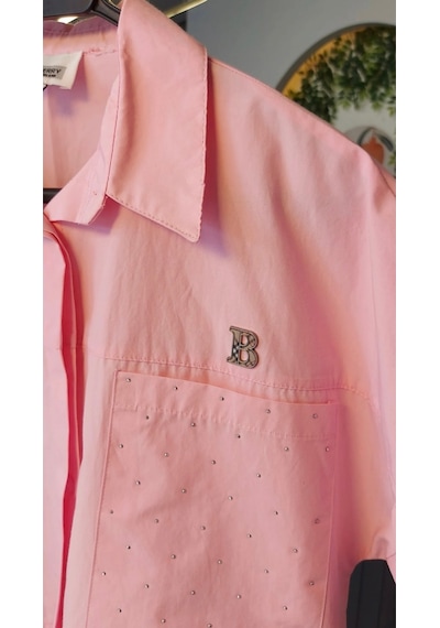 Taş Arma Detaylı Pembe Crop Casual Chic Pembe