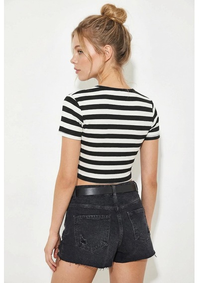Shade Kadın Bisiklet Yaka Çizgili Basic Crop T-shirt 60261561 - Siyah-beyaz Siyah - Beyaz