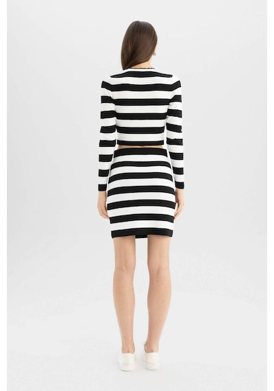 Defacto Coool Slim Fit Dar Kesim Esnek Belli Çizgili Mini Triko Etek C7128AX24WNBK27 Siyah