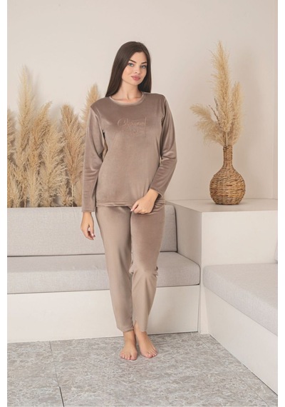 Kadın Kırmızı Renk Likralı Kadife Pijama Takımı Kahverengi