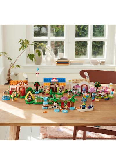 LEGO® Animal Crossing™ Julian Doğum Gününü Kutluyor 77046 6+ Yaratıcı Oyuncak Yapım Seti - 170 Parça