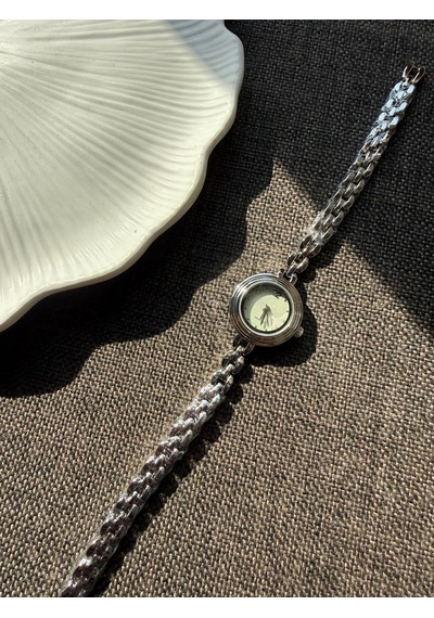 Retro Minimal Metal Kordon Vintage Kadın Kol Saati Gümüş Altın 33379250