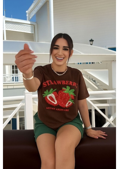 Strawberry Baskılı Unisex Tişört Kahverengi