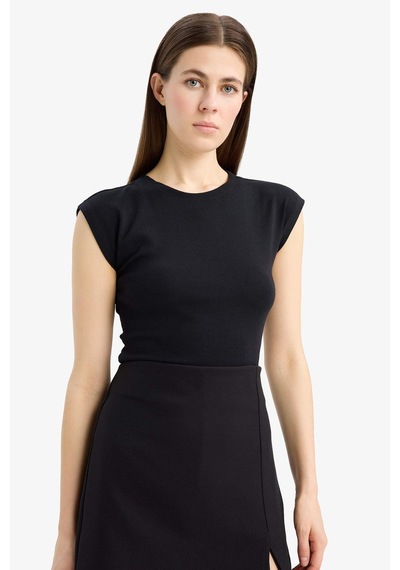 DeFacto Slim Fit Dar Kesim Bisiklet Yaka Basic Düz Modal Kısa Kollu Tişört F0685AX25SPBK27