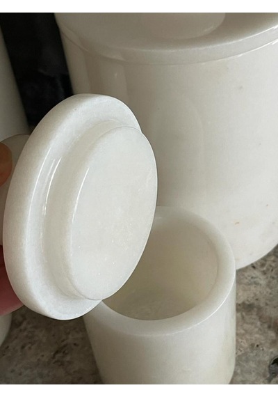 Beyazı Mermer 7'li Banyo Takımı Özel Seri Yeni Mermer Kulplu Siyah Aksesuarlı Beyaz