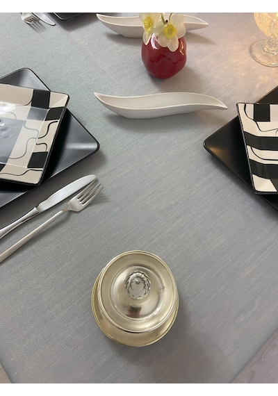 Dantel Detaylı Simli Dertsiz Masa Örtüsü Gri