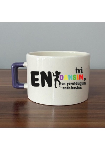 En İyi Dansın Baskılı Kadınlar Günü Mor Kulplu C Fincan