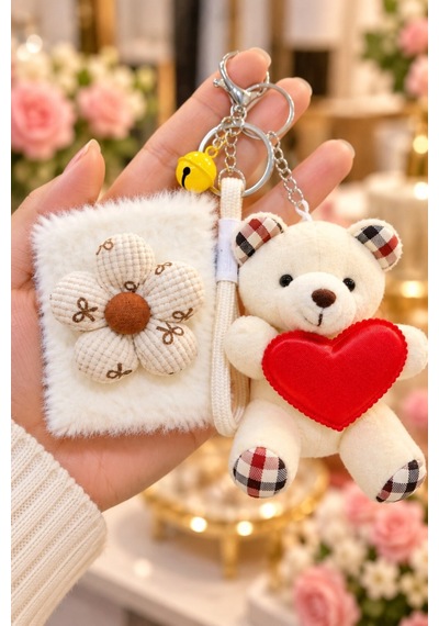 Mini Peluş Teddy Ayı Figürlü Çanta Charmı Anahtarlık Ve Beyaz Peluş Çiçekli Çanta Makyaj Aynası Seti Karışık-Çok Renkli