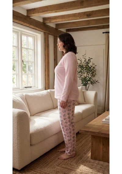 Eyfuze Kadın Kışlık Büyük Beden Desenli Yakası Düğmeli Uzun Kollu Pijama Takımı Pembe - Siyah Eyfuze Kadın Kışlık Büyük Beden Desenli Yakası Düğmeli Uzun Kollu Pijama Takımı Pembe - Siyah