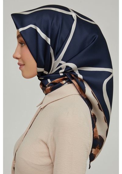 Armine Yeni Sezon 2022 İlkbahar Yaz Serisi %100 İpek Twill Eşarp Modelleri Tesettür Nağme Ürünü 8653d-21 Leopar Desen / Krem-lacivert Beyaz