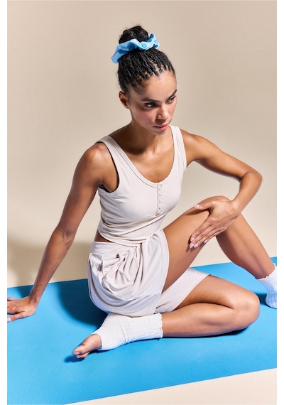 Defacto Esnek Kumaş Crop Top Düğmeli Yaka Sporcu Açık Bej Atlet H1218ax26hsbg211 Bej-bg211