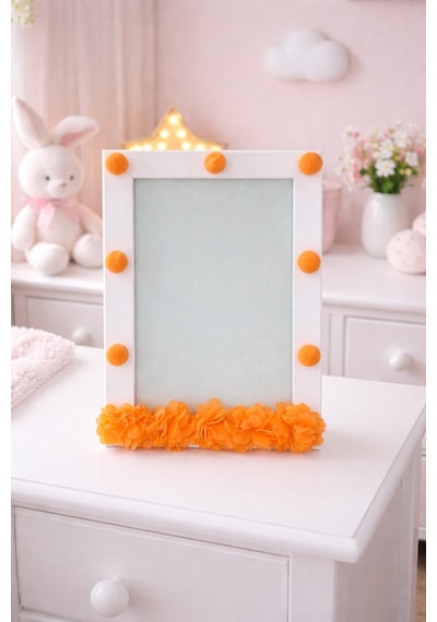 Ponpon Ve Çiçek Detaylı Bebek Odası Çerçeve 15x21 Cm El Yapımı Fotoğraf Çerçevesi Turuncu