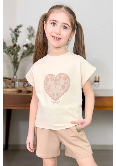 Riccotarz Kız Çocuk Göğsünde Dantel İşleme Kalp Detaylı Krem T-shirt Beli Lastikli Şortlu Takım Riccotarz Kız Çocuk Göğsünde Dantel İşleme Kalp Detaylı Krem T-shirt Beli Lastikli Şortlu Takım