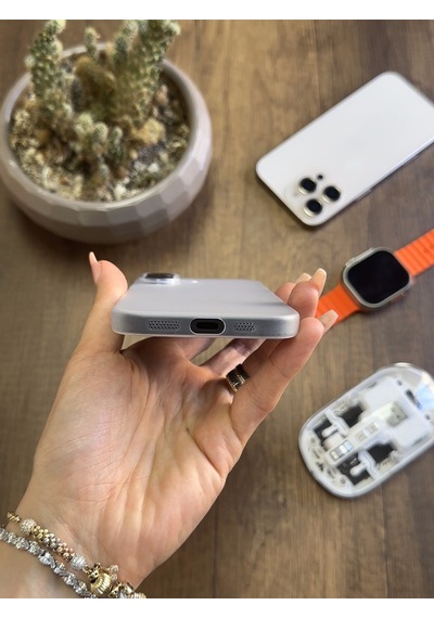 Apple iPhone 16 Uyumlu Süper İnce Mat Ultra Thin Silikon Kılıf Buzlu Beyaz