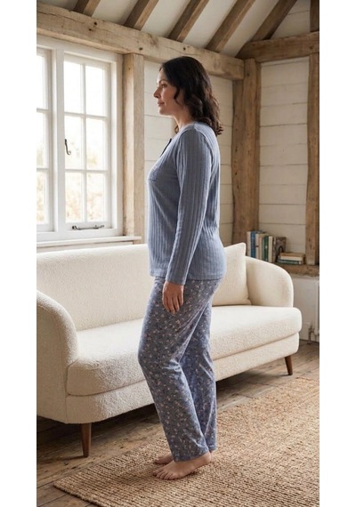 Eyfuze Kadın Kışlık Büyük Beden Desenli Yakası Düğmeli Uzun Kollu Pijama Takımı Füme Eyfuze Kadın Kışlık Büyük Beden Desenli Yakası Düğmeli Uzun Kollu Pijama Takımı Füme