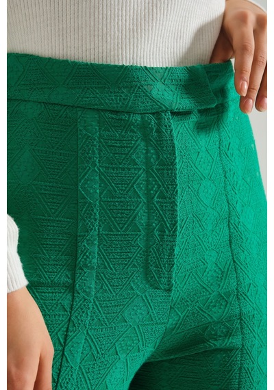 Mizalle Yırtmaçlı Jakarlı Yeşil Pantolon Yeşil