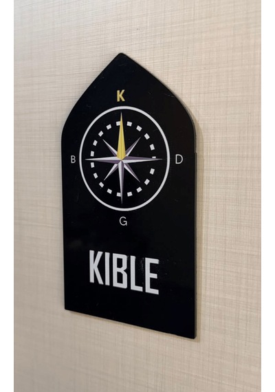 Kıble Yön Levhası Pusula Görselli Otel Yurt Konut İşyeri Siyah Sarı Pleksi Kendinden Yapışkanlı