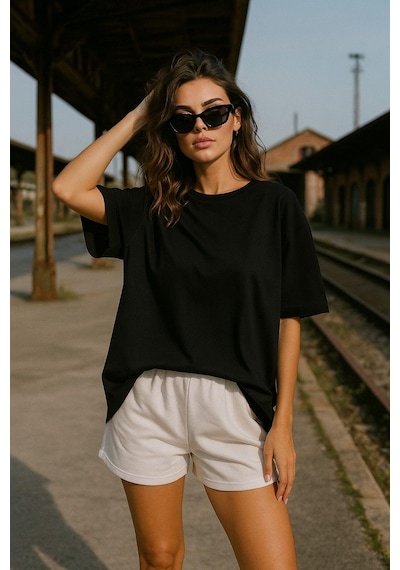 Kadın Siyah %100 Pamuk Oversize Basic Tişört Rahat Kalıp Relaxed Bisiklet Yaka T-shirt Çok Renkli Kadın Siyah %100 Pamuk Oversize Basic Tişört Rahat Kalıp Relaxed Bisiklet Yaka T-shirt Çok Renkli