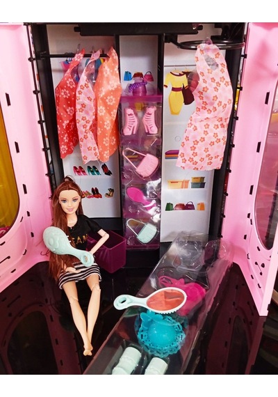 Barbie Bebekli Elbise Gardrop Oyun Seti