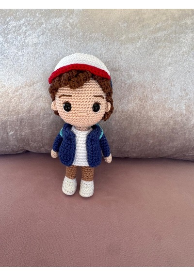 Stranger Things Dustin Amigurumi Karakter 17 cm