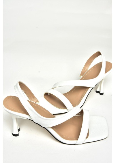 Fox Shoes U404070009 Beyaz İnce Topuklu Kadın Ayakkabı Beyaz Fox Shoes U404070009 Beyaz İnce Topuklu Kadın Ayakkabı Beyaz