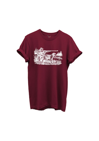 Avcı Ve Av Köpeği Av Sahnesi Çizim Baskılı %100 Pamuk Regular Fit Bisiklet Yaka Unisex T-shirt Bordo Avcı Ve Av Köpeği Av Sahnesi Çizim Baskılı %100 Pamuk Regular Fit Bisiklet Yaka Unisex T-shirt Bordo