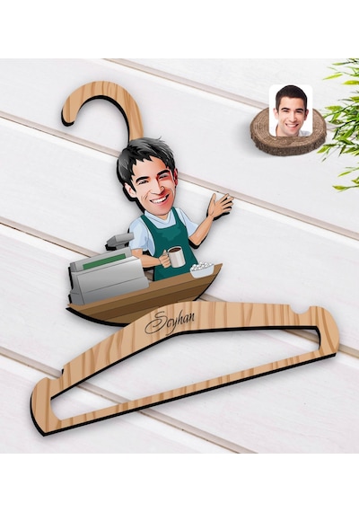 Kişiye Özel Barista Karikatürlü Standart Boy Ahşap Elbise Askısı- Ahşap