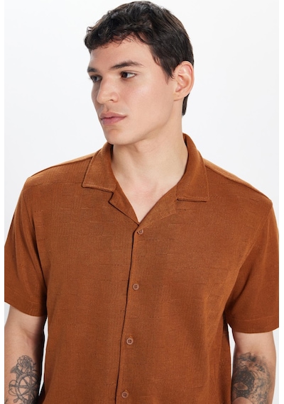 Tudors Slim Fit Kısa Kol Örme Kumaş Apaş Yaka Rahat Armürlü Doku Kahverengi Erkek Gömlek-33099 Kahverengi