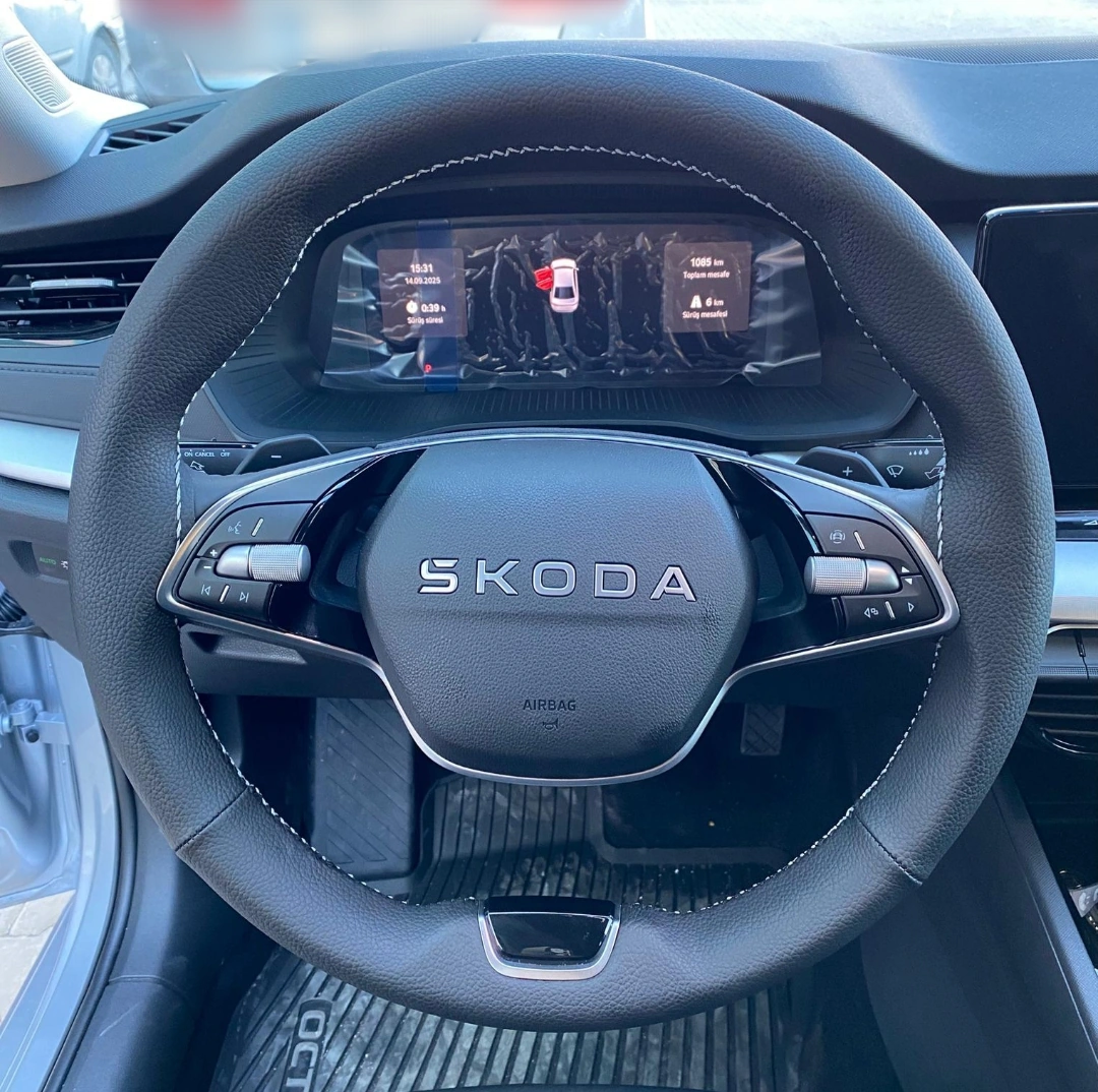 Dikişli Direksiyon Kılıfı Siyah Deri Gri Dikişli Parçalı Model Skoda Octavia İçin Karışık