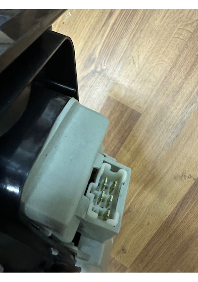 Mazda 323 Sağ Stop Lambası Sedan Duylu Tip 1993-1995