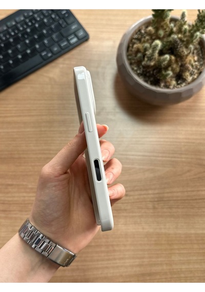 Apple Uyumlu iPhone 16 Pro Animasyonlu Stylus Silikon Kılıf Krem